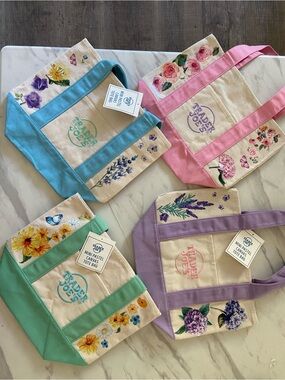 NEW! Trader Joe’s Custom Printed Pastel Mini Canvas Tote Bags